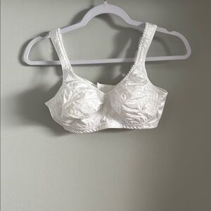 Playtex 36C White Lace Bra 4745 Wireless lined silky comfort straps 3546 GG